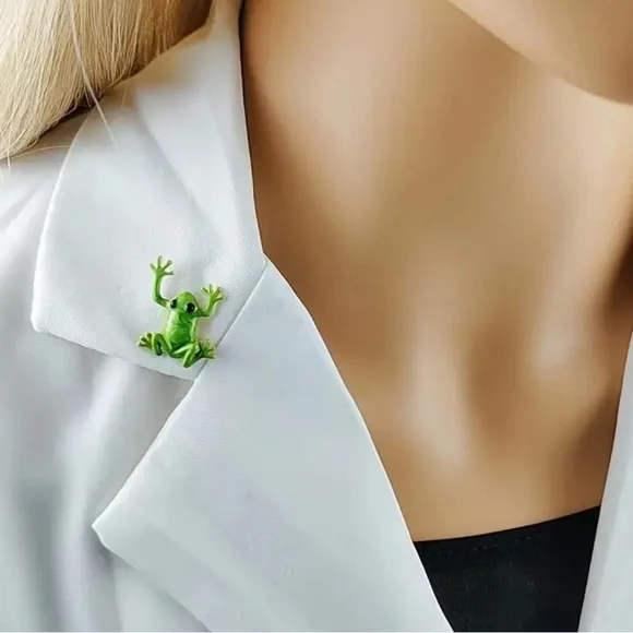 3/$20 Adorable Little Tree Frog Pin Brooch - Picture 8 of 8